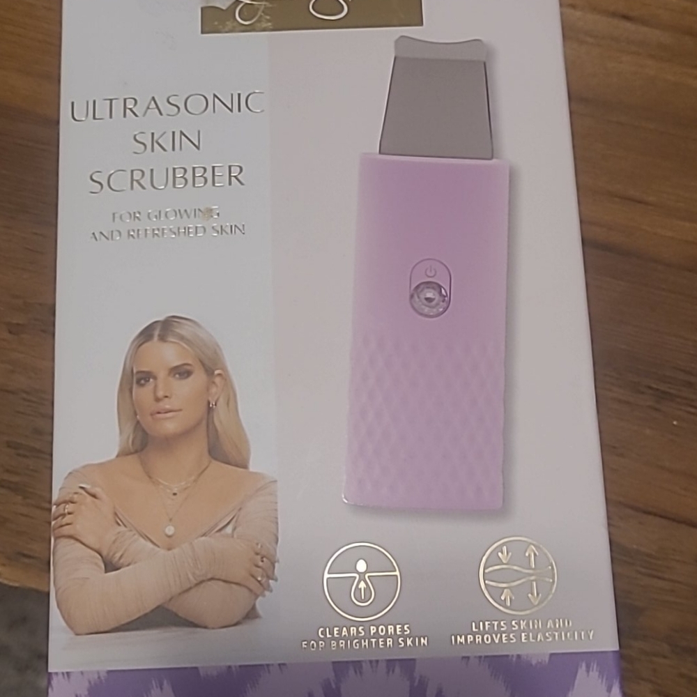 Ultrasonic skin scrubber